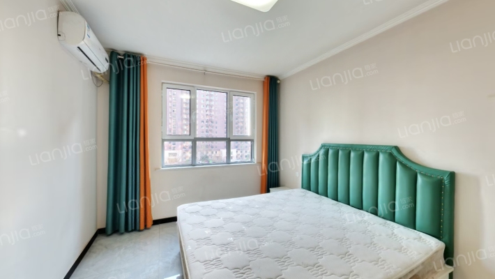 业主急售，精装修南北通透三居，拎包入住-卧室A