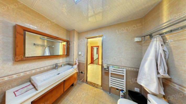 鸿坤理想湾南区 3室1厅 南-卫生间