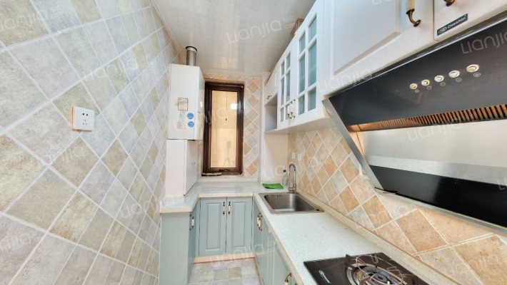 鸿坤理想湾南区 3室1厅 南-厨房