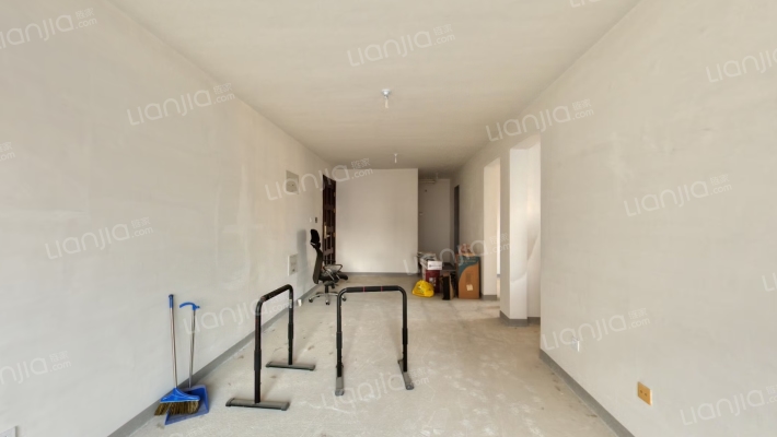 东南向的户型，采光好，户型好，视野好-客厅