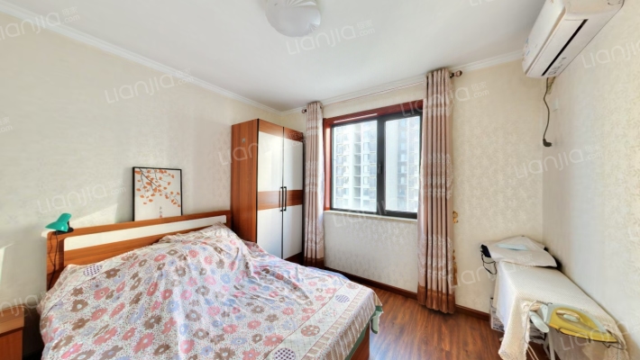 精装修 南北通透4居室 2卫 拎包入住 高楼层-卧室A