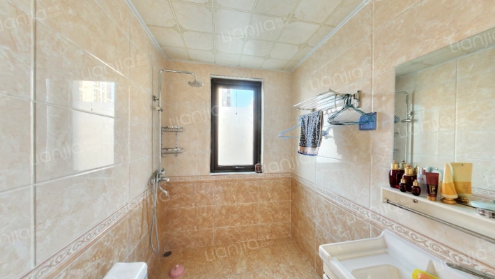 精装修 南北通透4居室 2卫 拎包入住 高楼层-卫生间B