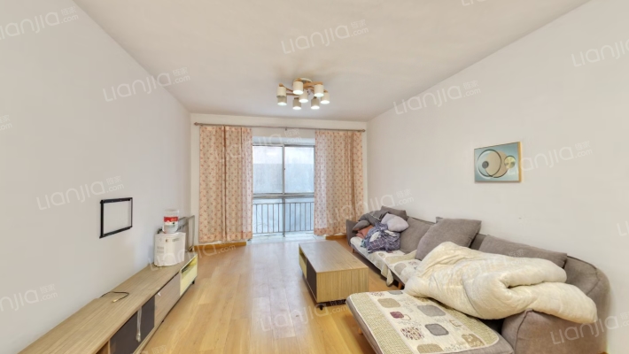 此房单价低廉，楼层中上采光充足，物业费不足挂齿.-客厅