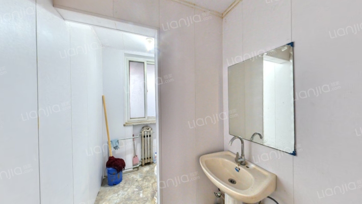 此房单价低廉，楼层中上采光充足，物业费不足挂齿.-卫生间