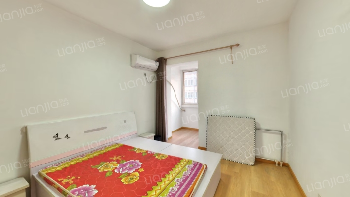 此房单价低廉，楼层中上采光充足，物业费不足挂齿.-卧室A