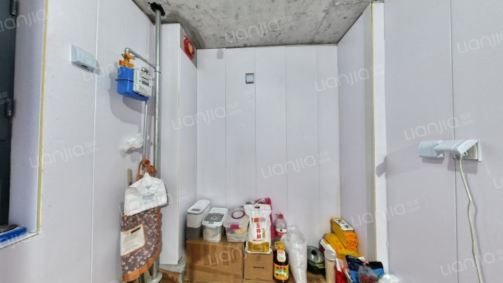 高新区集中供暖南北通透毛坯小三居-厨房