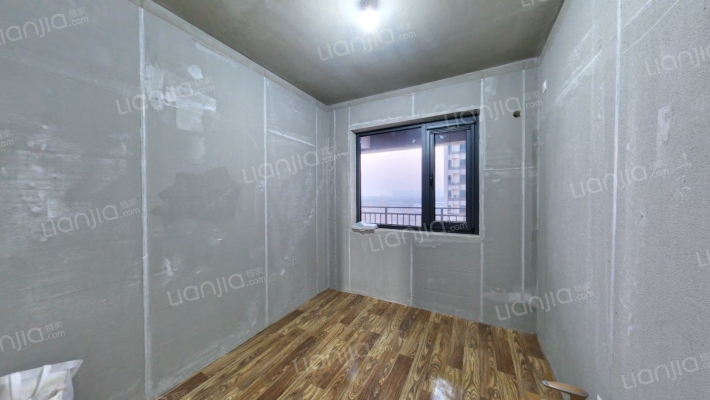 高新区集中供暖南北通透毛坯小三居-卧室B