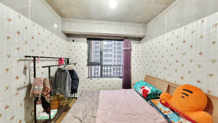 高新区集中供暖南北通透毛坯小三居-卧室A