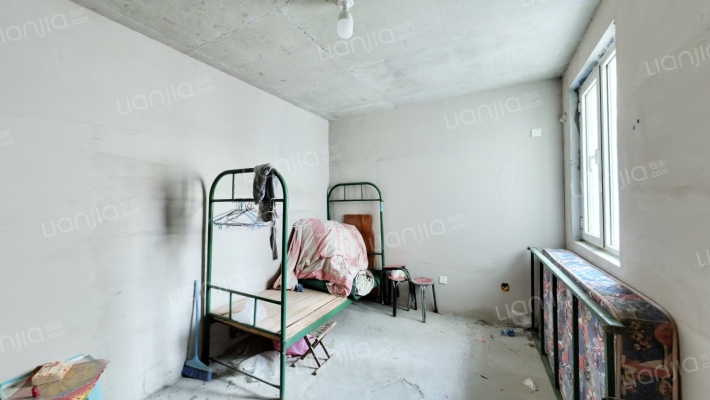 全南向大两居 业主诚心卖 配 合度高 小区临德信公园-卧室A