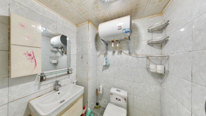 钻石广场精装一居，集中供暖，配套齐全-卫生间