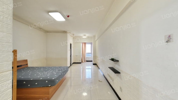 钻石广场精装一居，集中供暖，配套齐全-卧室