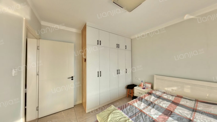 此房业主自住装修格局好交通便利配套设施齐全-卧室B