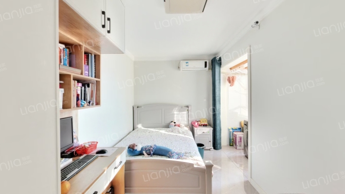 此房业主自住装修格局好交通便利配套设施齐全-卧室A