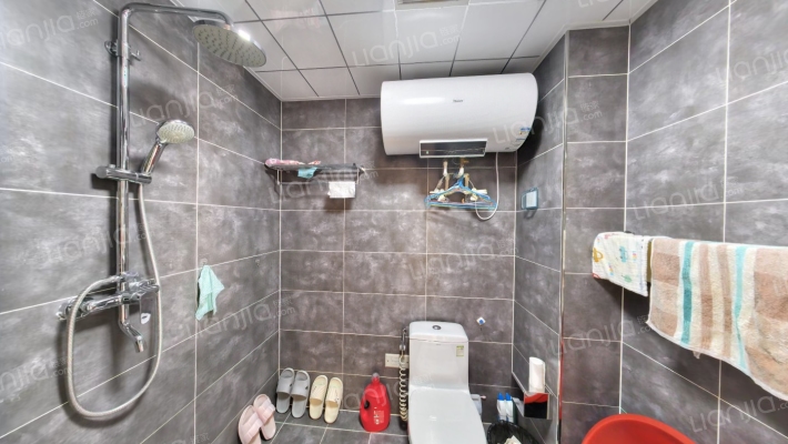 此房业主自住装修格局好交通便利配套设施齐全-卫生间