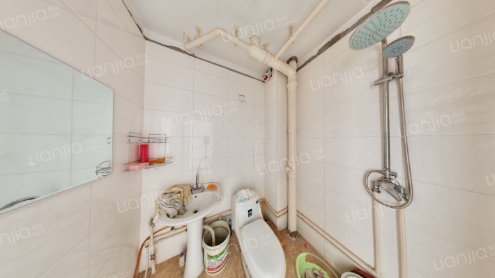 朝南正规一室一厅 简单装修 视野好 户型方正-卫生间