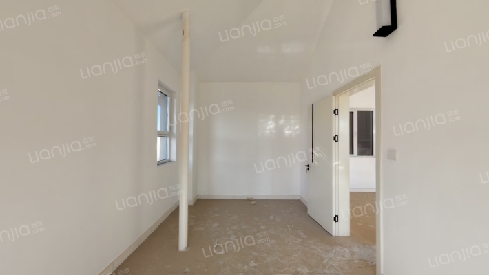 印象城 顶层带阁楼 使用空间大 有房本-卧室C