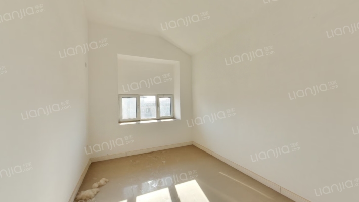 印象城 顶层带阁楼 使用空间大 有房本-卧室C