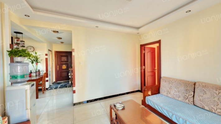 西南北三面采光 精装自住 交通方便 房本满二-客厅