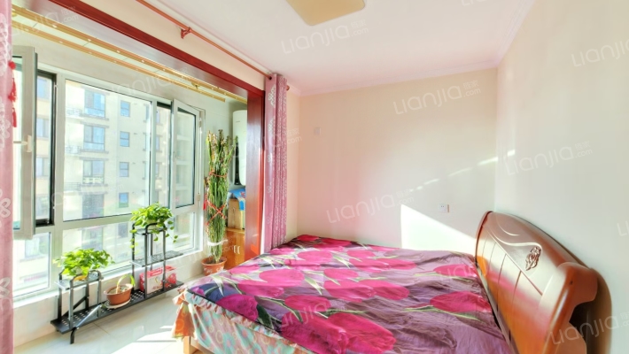 西南北三面采光 精装自住 交通方便 房本满二-卧室B