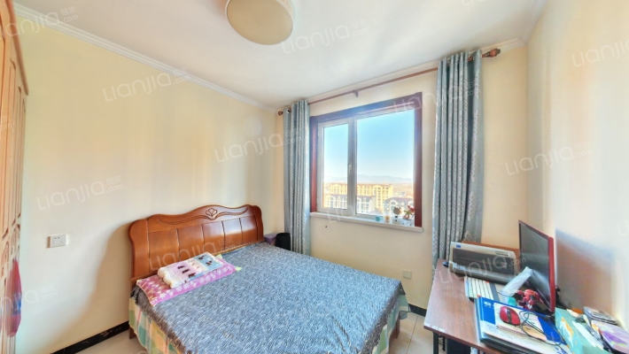 西南北三面采光 精装自住 交通方便 房本满二-卧室A