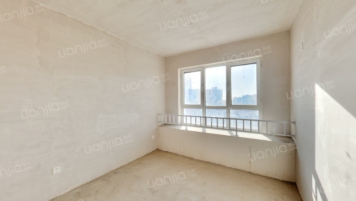 此房中间楼层，采光视野好，配套设施齐全 交通便利。-卧室C