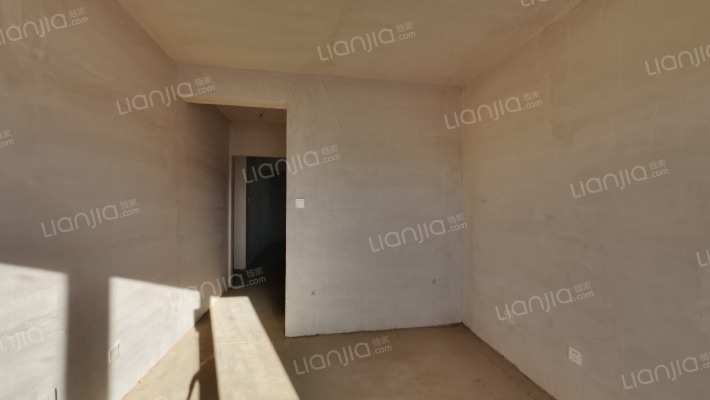 此房中间楼层，采光视野好，配套设施齐全 交通便利。-卧室C