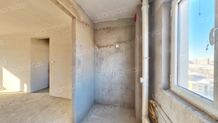 此房中间楼层，采光视野好，配套设施齐全 交通便利。-厨房