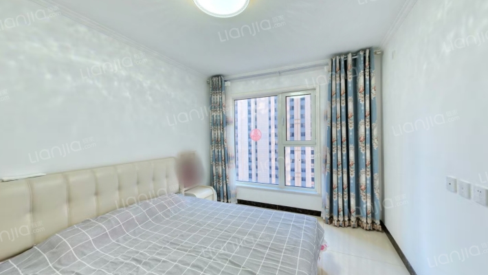 房本满二。业主诚心出售，精装修，-卧室C