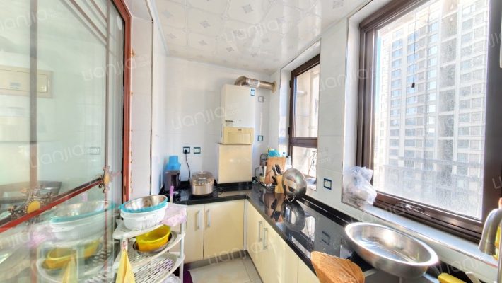 鸿坤 精装大F 中楼层 满五年唯一 无抵押-厨房