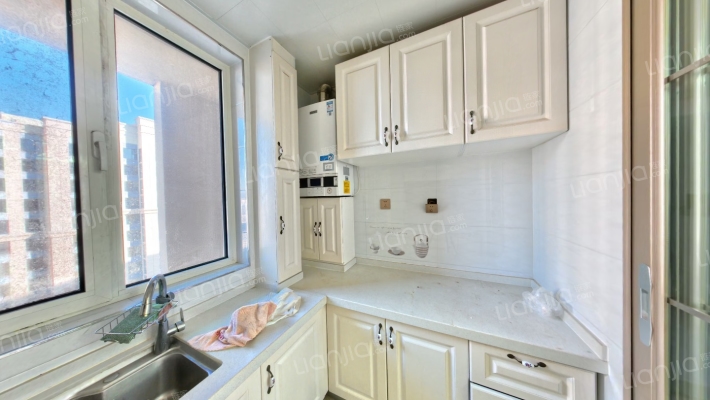 南北通透三居 主卧拐角飘窗 西户 客厅卧室都是落地窗-厨房