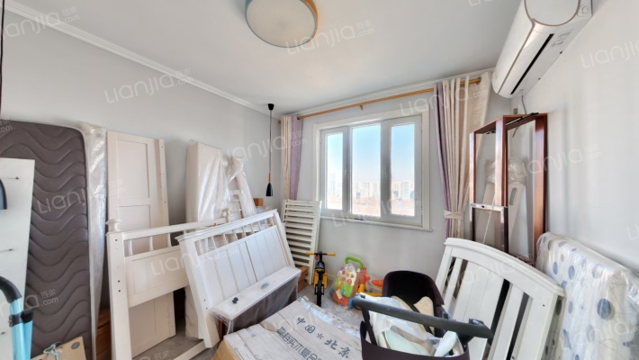 此房业主自住精装修，家具家电齐全，拎包入住-卧室B