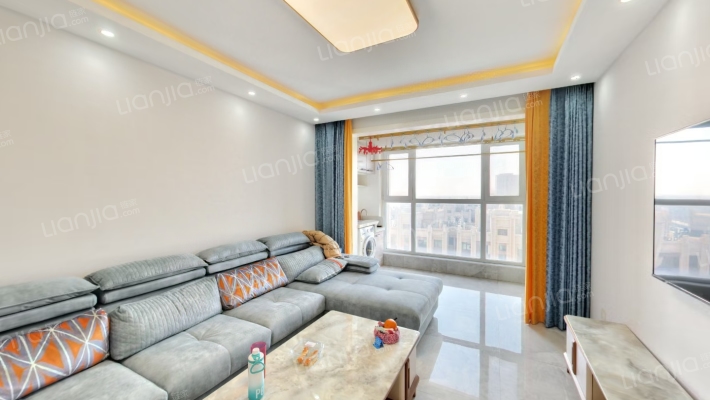 此房业主自住精装修，家具家电齐全，拎包入住-客厅