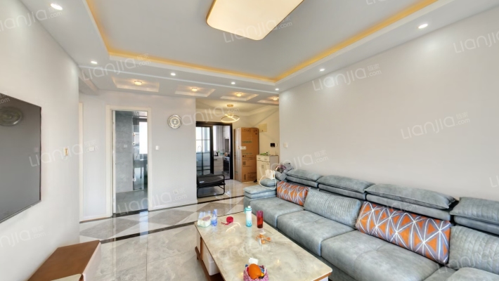 此房业主自住精装修，家具家电齐全，拎包入住-客厅