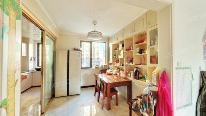 房屋简装，南北通透，好楼层，采光好，-餐厅