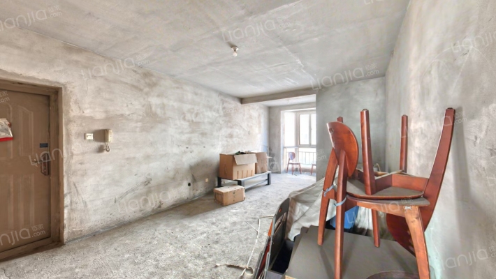 此房是中楼层 户型方正没有面积浪费中等装修 拎包入住-客厅