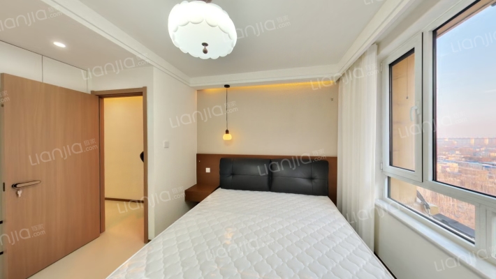 德信公园北侧 视野挺好的 全天采光不遮挡精装修大三居-卧室B