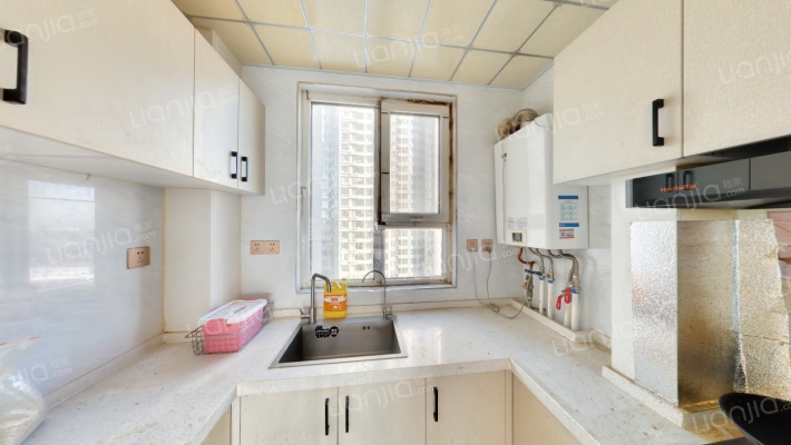 此房格局好 户型方正 大三居明厨明卫 精装修-厨房