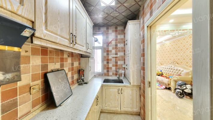 名流美域 2室1厅 南 北-厨房