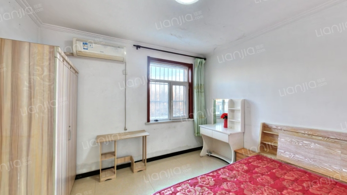 此房南北通透大两居，简单装修，拎包入住-卧室A