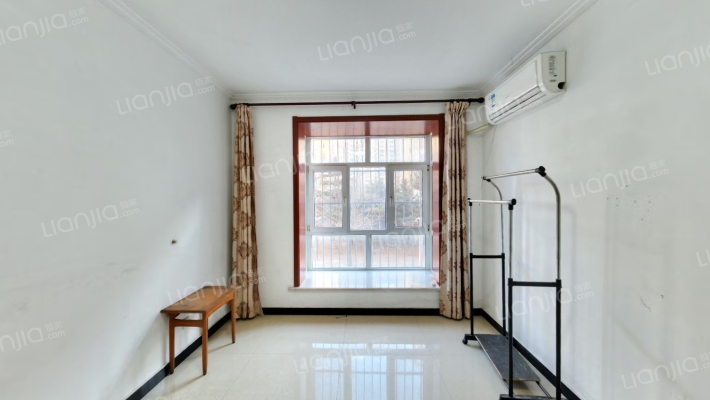 此房南北通透大两居，简单装修，拎包入住-卧室B