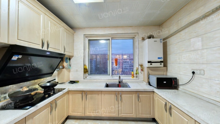 燕赵花园大平层精装自住三居双卫诚意出售-厨房