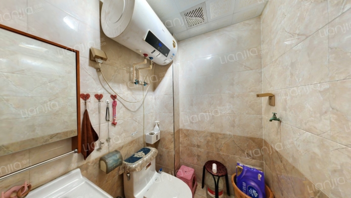 燕赵花园大平层精装自住三居双卫诚意出售-卫生间B