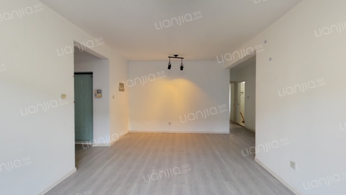 香港豪庭中装，南北通透三居。本满五年-客厅