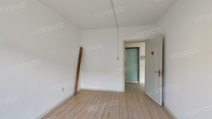 香港豪庭中装，南北通透三居。本满五年-卧室A