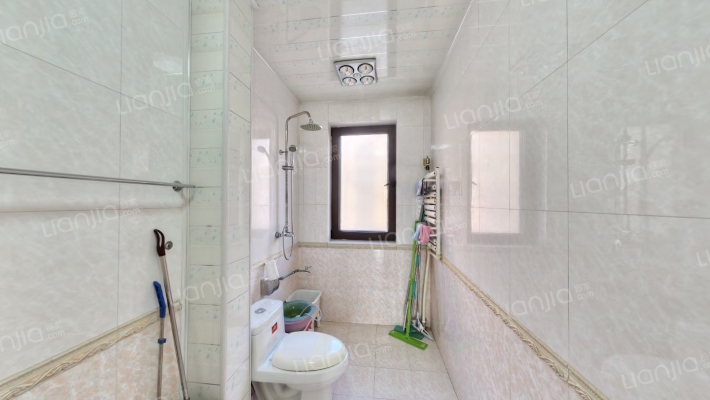 上叠，集中供暖，屋子保持的很好，满二-卫生间C