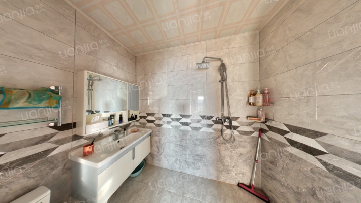 上叠，集中供暖，屋子保持的很好，满二-卫生间B