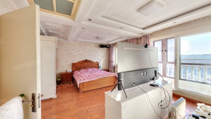 上叠，集中供暖，屋子保持的很好，满二-卧室D