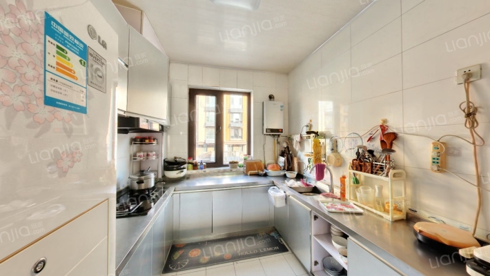 上叠，集中供暖，屋子保持的很好，满二-厨房