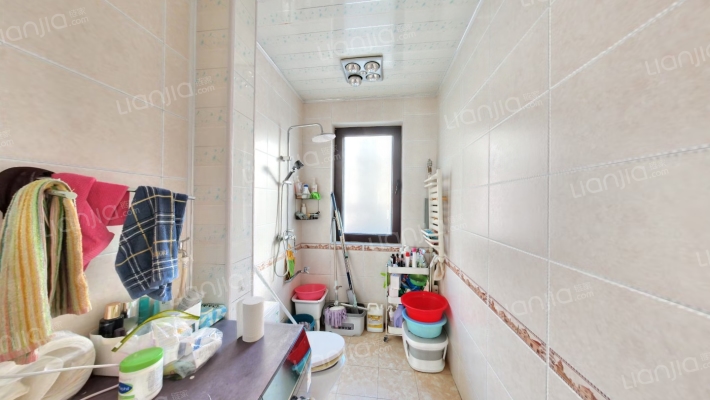 上叠，集中供暖，屋子保持的很好，满二-卫生间A