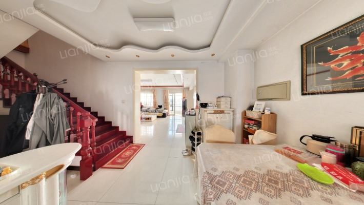 上叠，集中供暖，屋子保持的很好，满二-餐厅